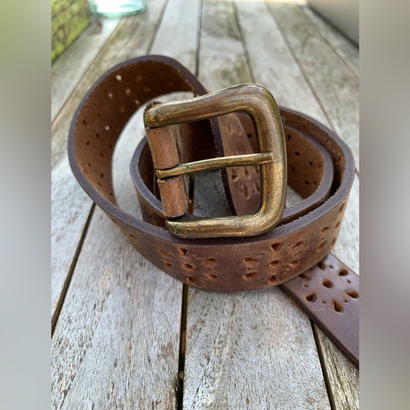 Floral Cut-Out 1” thick Belt Full Grain Strap Brassy Buckle - Picture 2 of 7